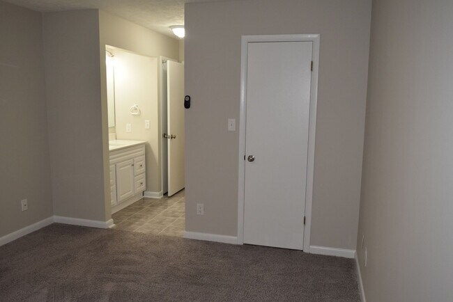 Building Photo - 668 Bartons Landing Pl