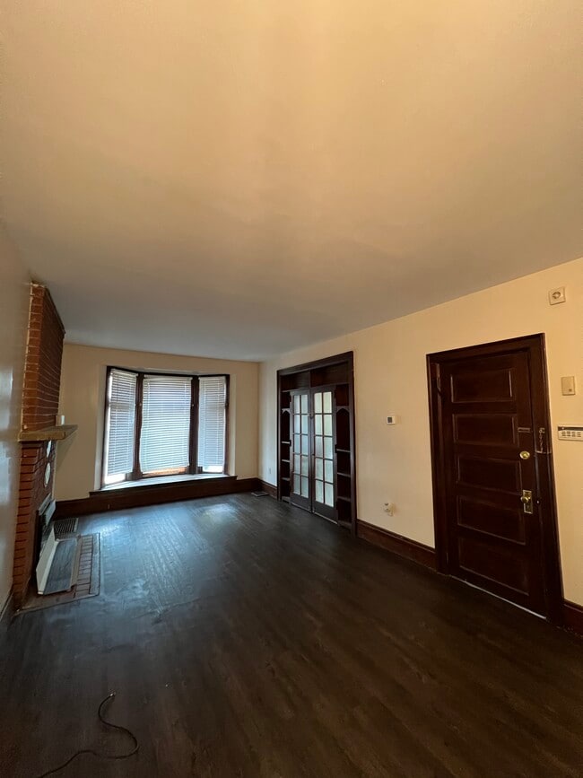 Living Area - 568 Bird Ave