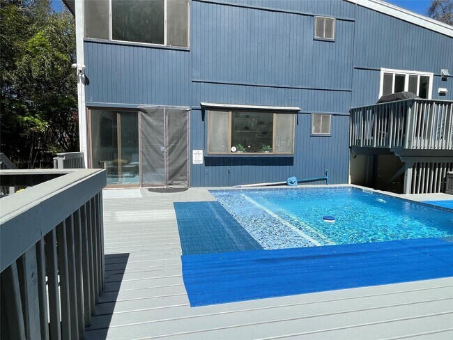 Building Photo - 22 Balmoral Cres