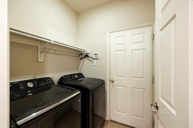 Building Photo - 8722 Bigelow Dr