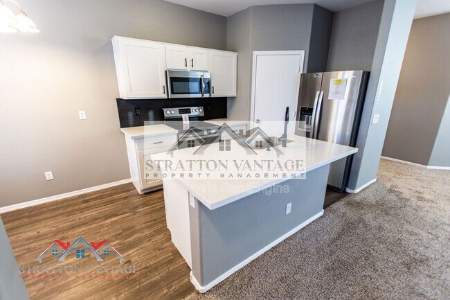 Building Photo - 1131 E Ferrara St