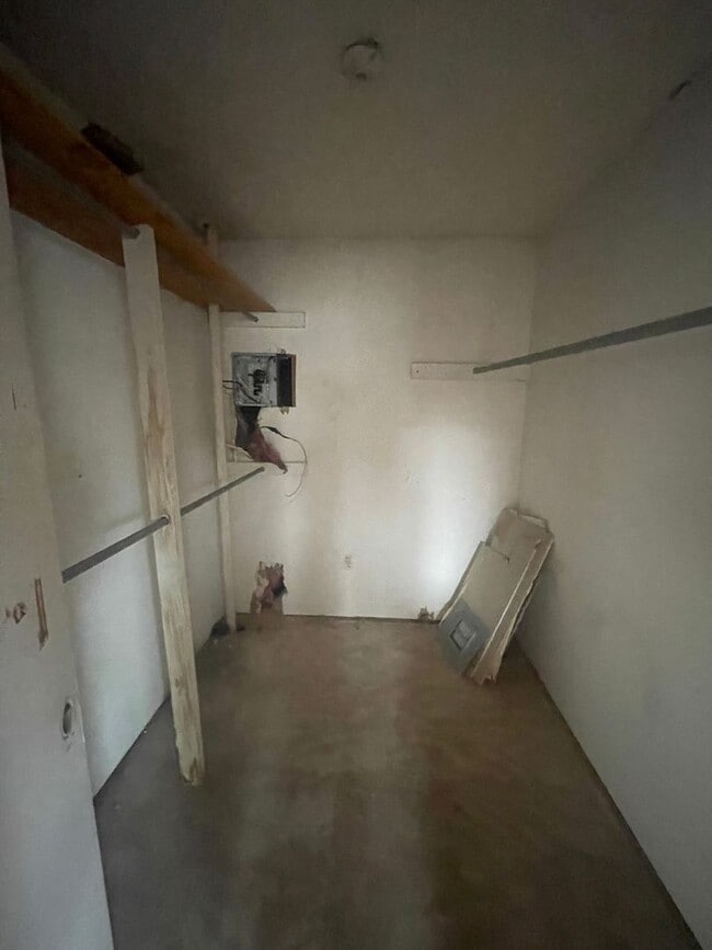 Building Photo - WELLSVILLE - 3 BR split level with Attache...