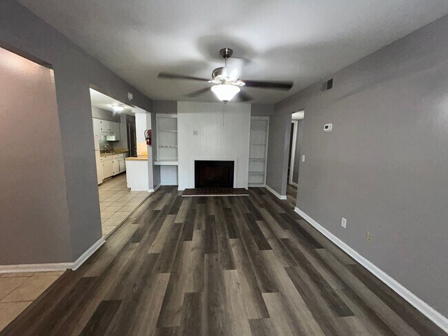 Building Photo - 1718 Horseshoe Dr