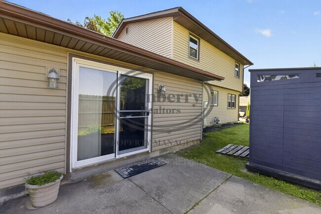 Building Photo - 3018 Gleneagle Dr