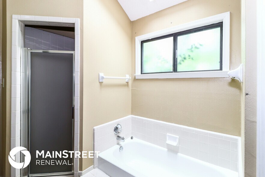 Building Photo - 6608 Lake Valley Dr