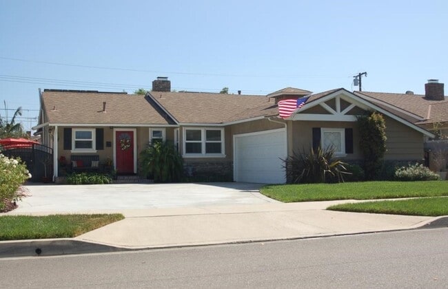 Building Photo - 1324 E Rose Ave