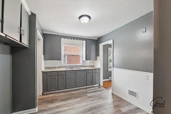 Building Photo - $1250 3 bedroom bungalow