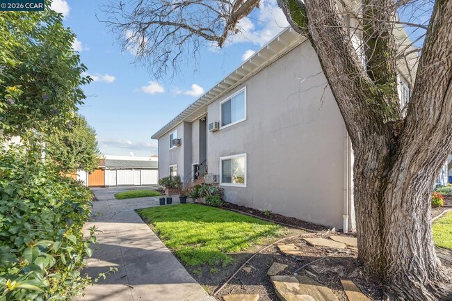 Building Photo - 2756 Argyll Ave