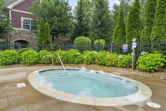 Building Photo - 240 Knollwood Way