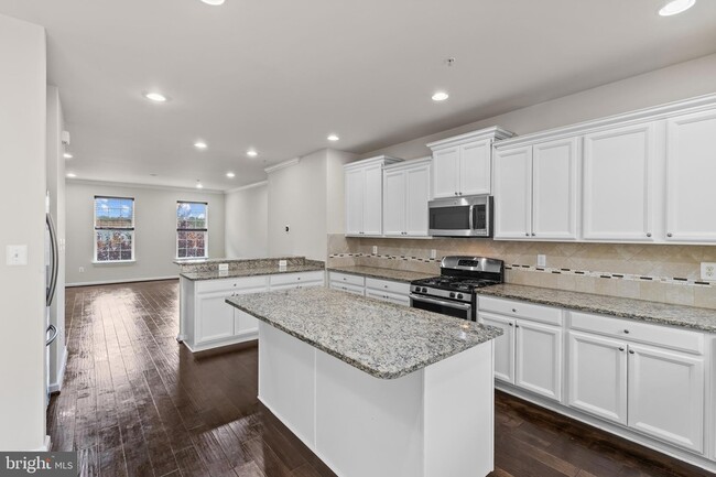 Building Photo - 7035 Southmoor St