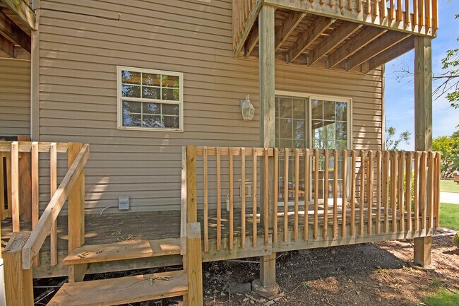 Building Photo - 218 Elmhurst Ct