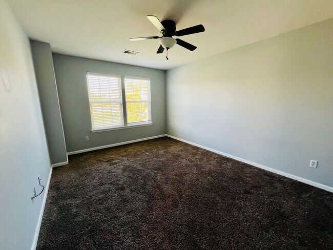 Building Photo - 4818 Summerside Dr