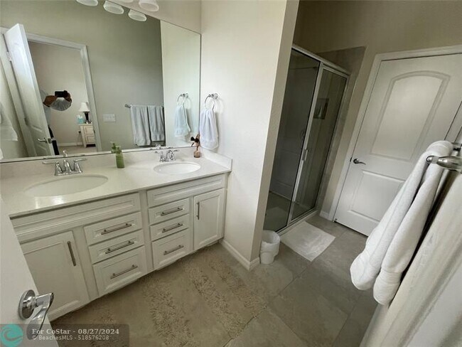 Building Photo - 2127 Appleton Cir S