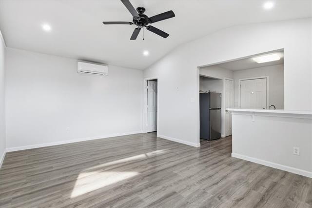 Building Photo - 404 S Murray St