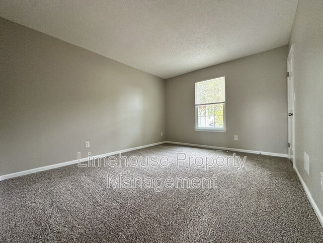 Building Photo - 5652 Glen View Dr