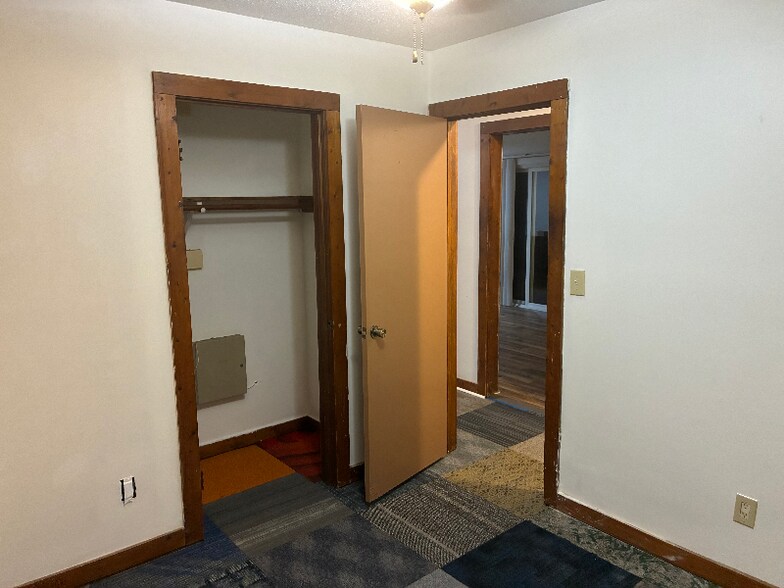 Building Photo - 3 Greywood Dr