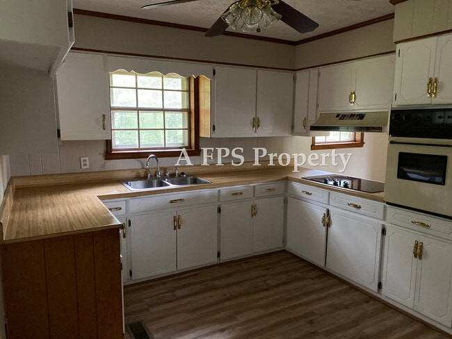 Building Photo - 583 S Holcomb Rd SW