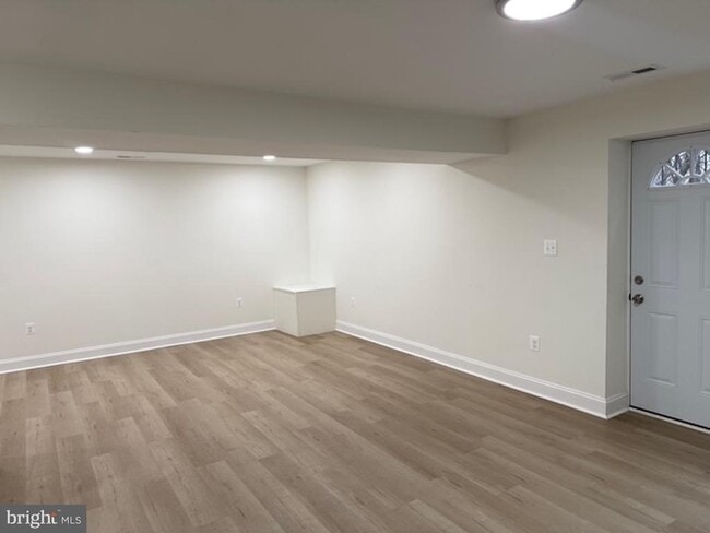 Building Photo - 6409 63rd Pl