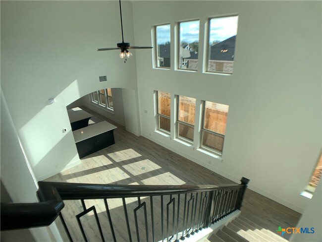 Building Photo - 1032 Easy Gruene