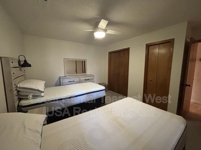 Building Photo - 2340 N Plateau Dr