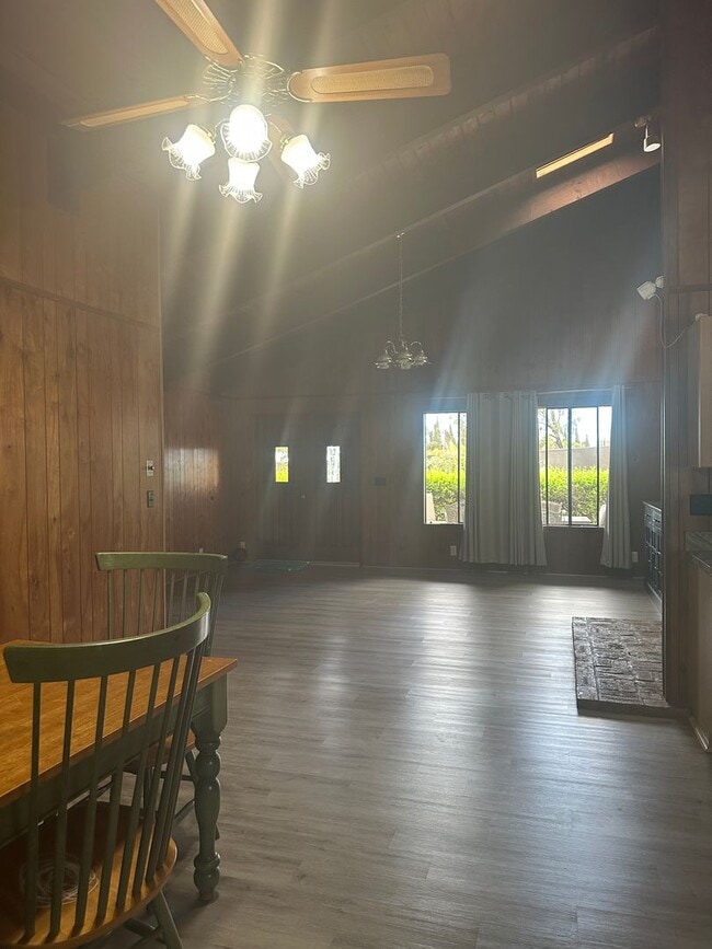 Building Photo - Cozy upcountry home