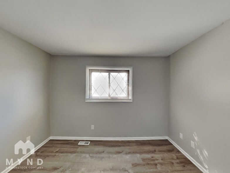 Building Photo - 6372 Birchview Dr S