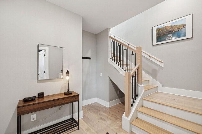 Building Photo - 1413 W 23rd St