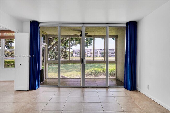 Building Photo - 2940 N Course Dr