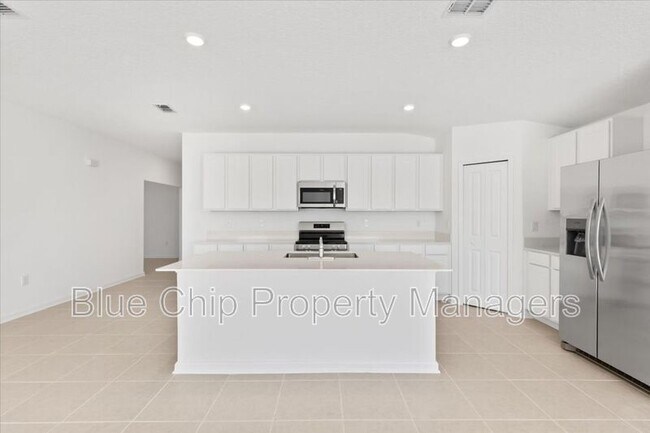 Building Photo - 5131 Magnolia Palm Dr