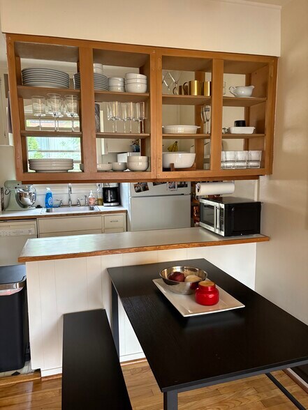 Building Photo - 822 Edgewood Pl