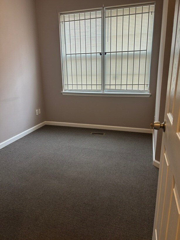 Building Photo - 1835 N Willington St