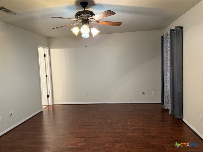 Building Photo - 621 S Roy Reynolds Dr