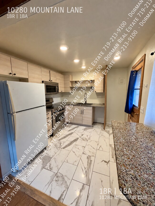 Building Photo - 10280 Mountain Ln