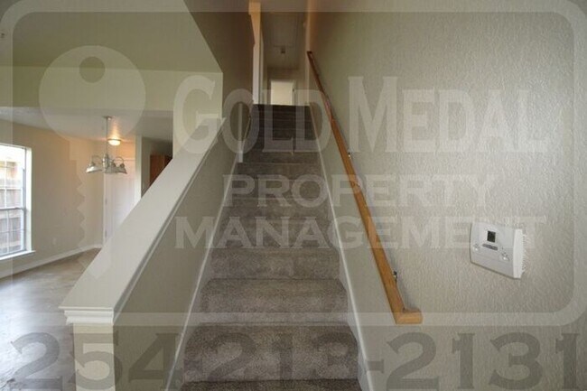 Building Photo - 4008 Cambridge Dr