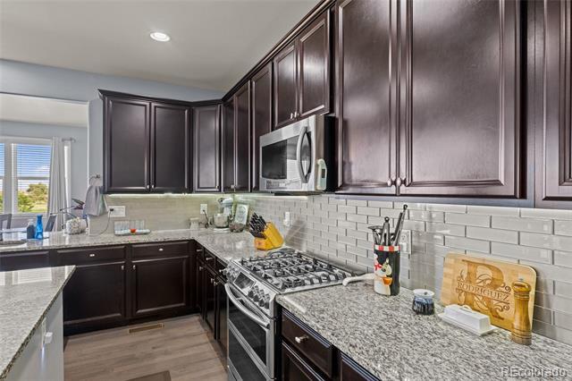 Building Photo - 15411 Village Cir E