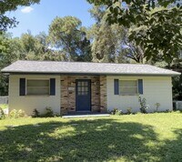 Building Photo - *Charming 2-Bedroom Bungalow with Fenced B...