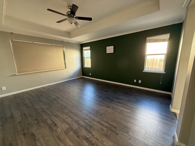 Building Photo - 1665 Highland Dr