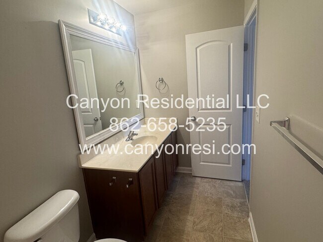 Building Photo - 2521 Spinnaker Dr