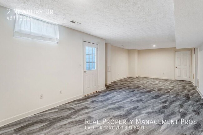 Building Photo - 2 Newbury Dr