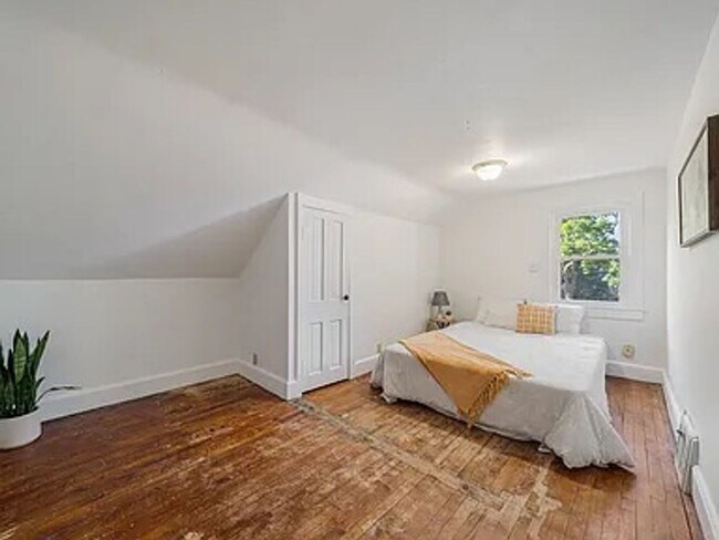 Building Photo - 3 Bed, 1 Bath Single Family Home