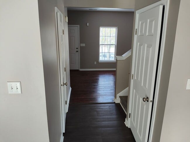 Building Photo - Beautifully maintained 4-bedroom, 2.5-bath over 2,200 sqft with a 2 car garage!