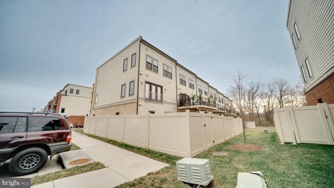 Building Photo - 43057 Pony Truck Terrace