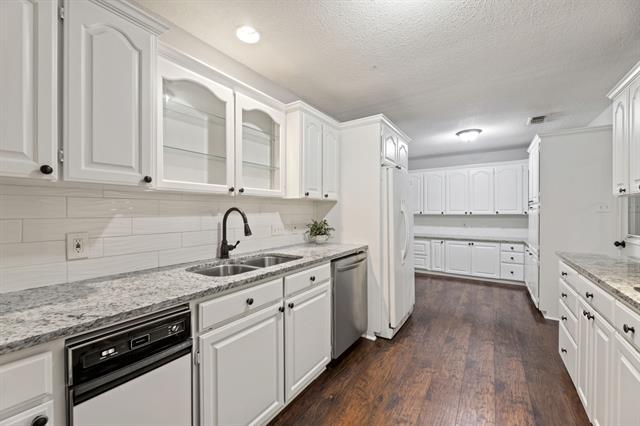 Building Photo - 8009 Northbrook Dr