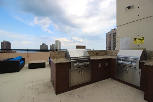 Building Photo - 2754 N Hampden Ct