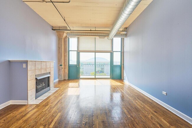 Building Photo - 221 E Cullerton St