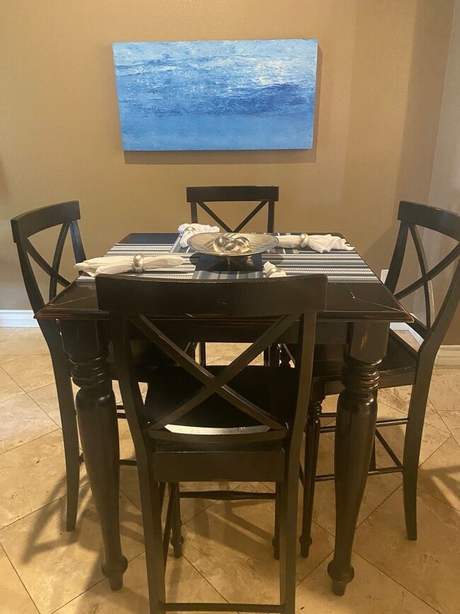 Building Photo - Fully furnished top floor strip view condo at the fabulous Meridian
