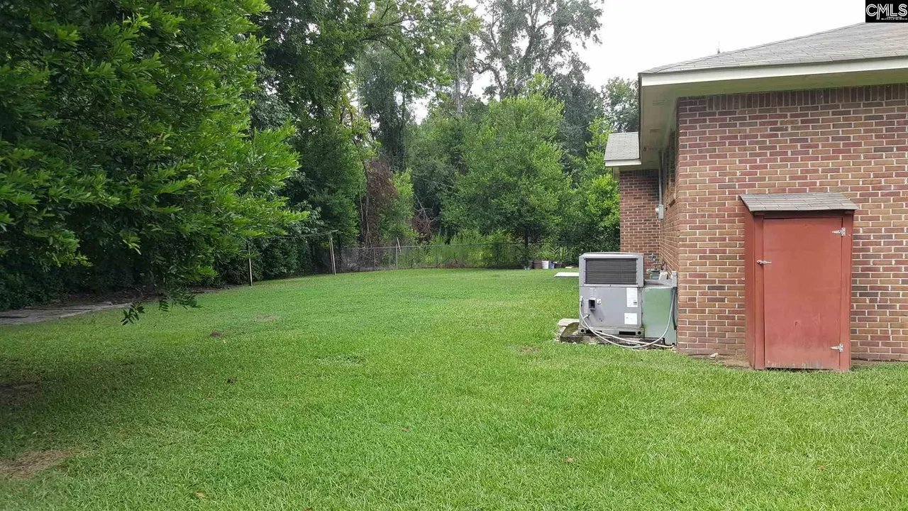 Building Photo - 817 Delta Dr