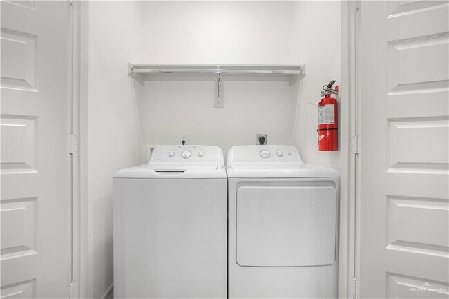 Building Photo - 25 Shavano Dr