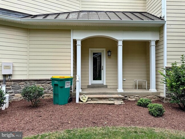 Building Photo - 11660 Bachelors Hope Ct