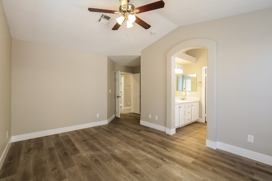 Building Photo - 3334 Syvella Ct